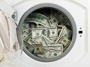 مكافحة غسل الأموال تمر عبر فرض رسوم عالية على البضائع التجارية