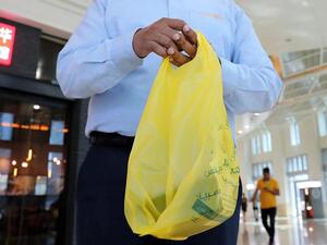 مطالبات بفرض رسوم على أكياس البلاستيك في محلات السوبر ماركت بالإمارات