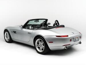 السيارة وهي من نوع بي إم دبليو Z8 المستوحاة من BMW 507 التي كانت منتشرة في خمسينيات القرن الماضي قد امتلكها جوبز عام 2000