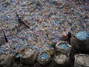 It is obligatory for manufacturers and suppliers of plastics to register 15 non-biodegradable products