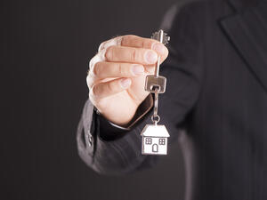 تقلبات كثيرة واضطرابات وتحديات متعددة تحيط بالأسواق العقارية حول العالم