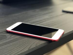 آبل تصلح مجاناً مشكلة عمرها سنة في آيفون 7 