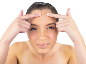 تشوّه الرؤوس السوداء جمال المرأة وتتسبب لها بمتاعب نفسية