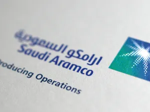 تمتلك أرامكو السعودية والشركات التابعة لها أو تشارك في ملكية مصاف محلية ودولية تبلغ طاقتها التكريرية الإجمالية نحو 4.9 مليون برميل في اليوم