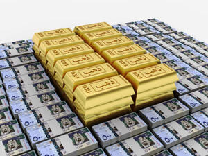 نصت الميزانية التي اقرها مجلس الوزراء على انفاق يبلغ 855 مليار ريال نحو 228 مليار دولار، وعلى ايرادات متوقعة للدولة بقيمة 855 مليار ريال ايضا، وبذلك يكون الانفاق المتوقع للعام 2014 ارتفع بنسبة 4.2% مقارنة بتوقعات ميزانية العام الحالي