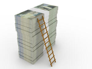 تشكل تحويلات العاملين في الخارج مصدراً رئيسياً للعملة الصعبة التي يعتمد عليها الأردن في ميزان المدفوعات إلى جانب الاستثمارات الأجنبية والسياحة