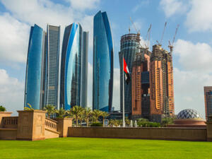 قال مستأجرون للوحدات السكنية داخل مدينة أبوظبي إن العديد من الملاك وشركات إدارة العقارات استغلت قرار المجلس التنفيذي لإمارة أبوظبي الصادر في العاشر من نوفمبر الماضي والذي ألغى تمديد عقود الإيجار وألغى القرار الذي كان يحدد الزيادة بـ5% كحد أقصى