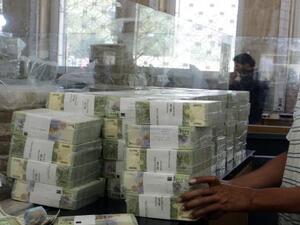 سوريون يحجمون عن تداول عملات عليها صورة الأسد
