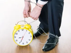 عندما تحجز وقتاً لمهمة، تأكد من أن تحجز أوقات اجتماعاتك بالأفراد بشكلٍ متتالٍ، بحيث تجتمع بهم واحداً تلو الآخر