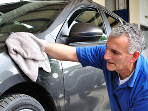 مبيعات الأشهر الأربعة الأولى من العام ظلت مستقرة عند 236 ألفا و804 سيارات بينما انخفض الإنتاج اثنين بالمئة إلى 563 ألفا و695 سيارة