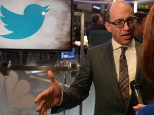 تويتر تصرف أقل مبلغ لتأمين وحماية مديرها، حيث أنها تصرف 127 ألف دولار لمديرها ديك كوستيلو