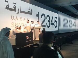 بيعت اللوحة رقم “1” بـ18 مليون درهم لرجل الأعمال الإماراتي عارف الزرعوني، الذي قال إنه ظفر بهذا الرقم المميز بعد منافسة كبيرة