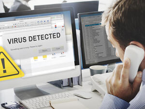 الفيروس أصاب بعض الإشارات الإلكترونية في المحطات التي تعلن رحلات الوصول والمغادرة