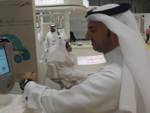 ساعة “نول” ليست البديل الذكي الأول لبطاقات نول، إذ تتوفر حالياً خدمة الهاتف المحمول التي أصبحت أكثر سهولة هذا العام
