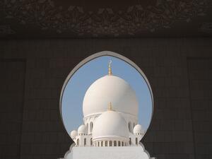 Sheikh Zayed Mosque in Abu Dhabi welcomed more than 2.56 million tourists in 2012. (Pixabay)