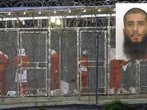 إهانة القرآن ووضعه في المرحاض، ووطئه بالقدم أقسى ما عُذب به