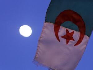 تقول الجزائر إن السوريين الذين وصلوا برا من الجنوب أفراد من جماعات المعارضة السورية المهزومة