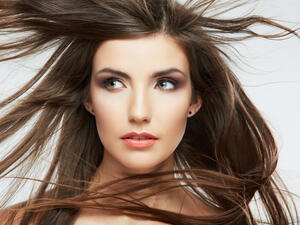 الشعر هو مرآة جمال المرأة فإن فقدته فقدت جاذبيتها
