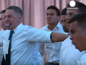 رقصة "الهاكا" النيوزلندية بحفل زفاف