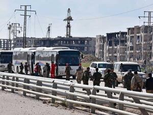 استئناف إجلاء سكان بلدات سورية محاصرة بعد 48 ساعة من التأخير
