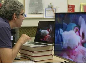 عملية جراحية عبر سكايب في حلب السوريه 