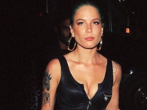 Halsey broke down in tears onstage (Source: iamhalsey / Isntagram)