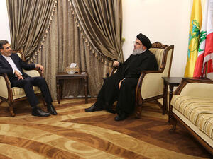 قلق إيراني من خروج لبنان من الفلك الإيراني السوري
