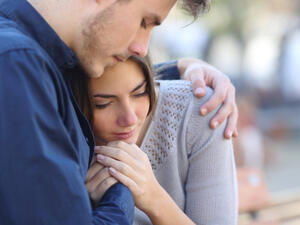 بعض الأشخاص عندما يتوترون يشعرون بالرغبة في الذهاب إلى شخص يحبونه 