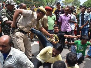 القانون أثار مخاوف من عمليات ترحيل لمواطنين غالبيتهم من المسلمين الناطقين بالبنغالية