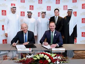 جانب من توقيع الاتفاقية