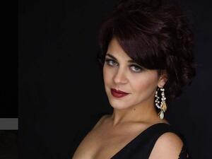 الفنانة منى هلا