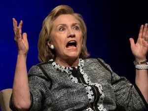 لا يمكن تسليم مسؤولية التحكم فى الأسلحة النووية الأمريكية لمنافسها دونالد ترامب.