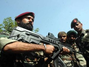القوات الهندية تقتل أحد قادة المتمردين في كشمير

