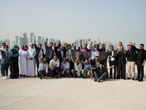 المبتكرون المتأهلون في برنامج "نجوم العلوم" قبل سماع نتائج "التسعة الأفضل" خلال حلقة المجلس