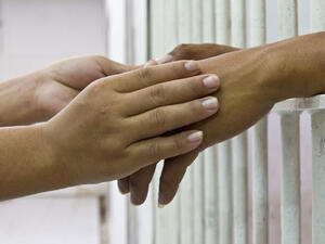 Soon, family members of Kuwaiti prisoners will be able to see their loved ones without bars blocking them! (Shutterstock)