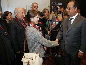 هولاند يؤكد لاحدى "سبايا داعش" دعم فرنسا لاكراد العراق