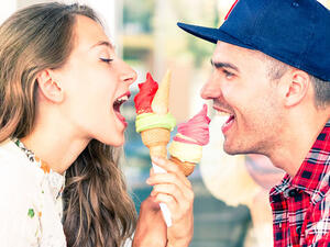 في البداية يجب أن تتعاملي مع مولود برج الدلو كصديقة وليس كحبيبة فقط