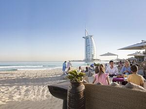 يستفيد العملاء من حسومات خاصة في ما يزيد على 250 من المطاعم المتميزة. 