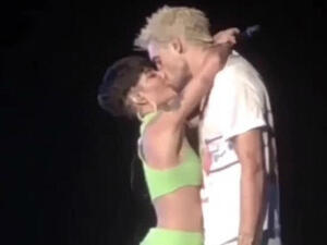 Rekindled romance! Halsey and G-Eazy, who called it quits in July, added fuel to the reconciliation fire on Friday night when fans witnessed the exes kissing on stage during the 29-year-old rapper's New Jersey concert (Source: imhalseygeazy - Instagram)