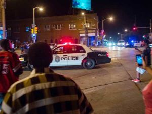 حظر تجول للذين تقل اعمارهم عن 18 عاما في مدينة ميلووكي الأمريكية