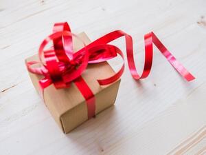 Show your love to your partner with these 5 creative gifts for Valentine's Day. (Shutterstock)