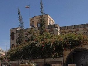 التحالف يحقق بمزاعم إيران بشأن قصف سفارتها بصنعاء
