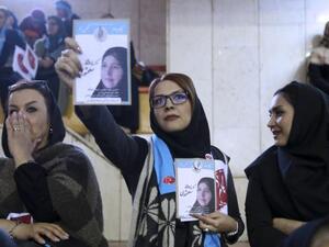 الايرانيون يصوتون الجمعة مع أو ضد استمرار انفتاح بلادهم على العالم
