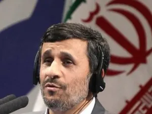 احمدي نجاد يؤكد ان انتاج اليورانيوم المخصب إلى مستوى 20 في المئة يتم لأغراض طبية