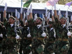 الحرس الثوري أنشأ الأرصفة غير المرخصة لتهريب النفط واستيراد البضائع بعيداً عن القنوات الرسمية