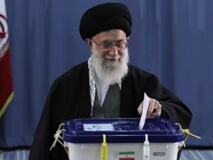 خامنئي يدلي بصوته