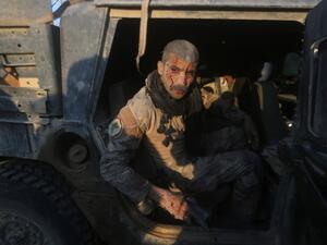 A member of Iraq's elite counter-terrorism service sits in a vehicle after being wounded in fighting with Daesh militants on February 3, 2016. (AFP/Ahmad al-Rubaye)