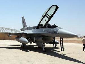 One of two new F-16 warplanes delivered to Iraq by the United States on July 20, 2015. (AFP/File)