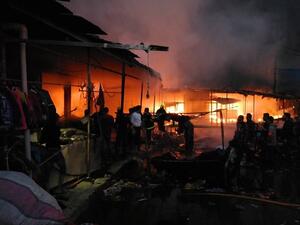 الحريق نشب في أكبر سوق لبيع الملابس المستعملة في مدينة أربيل