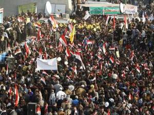 تجمع نحو أربعة آلاف متظاهر في ساحة التحرير بوسط بغداد يوم السبت